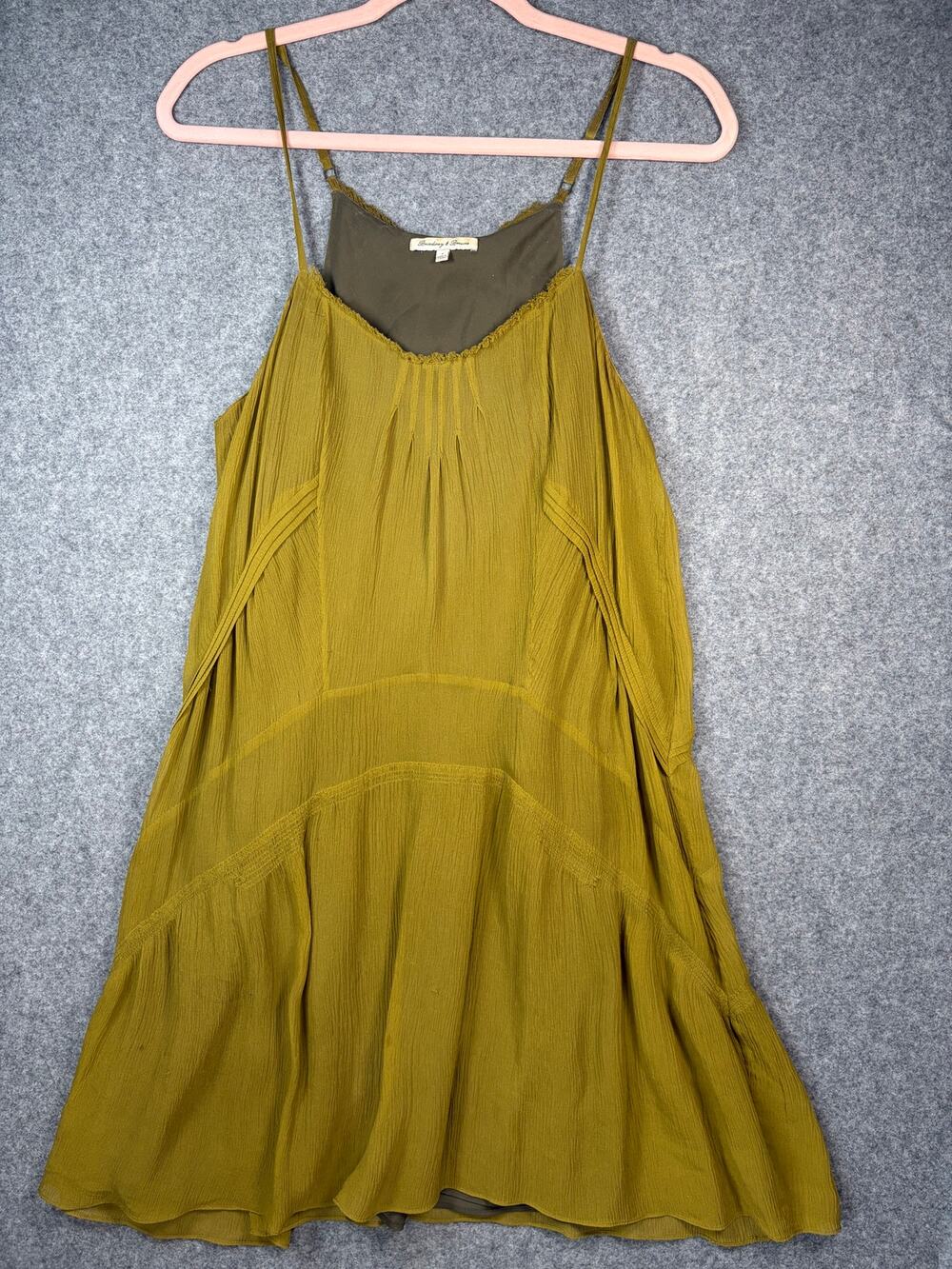 Broadway & Broome Olive Green Crinkle Tiered Cami Adjustable Strap Dress Size 4